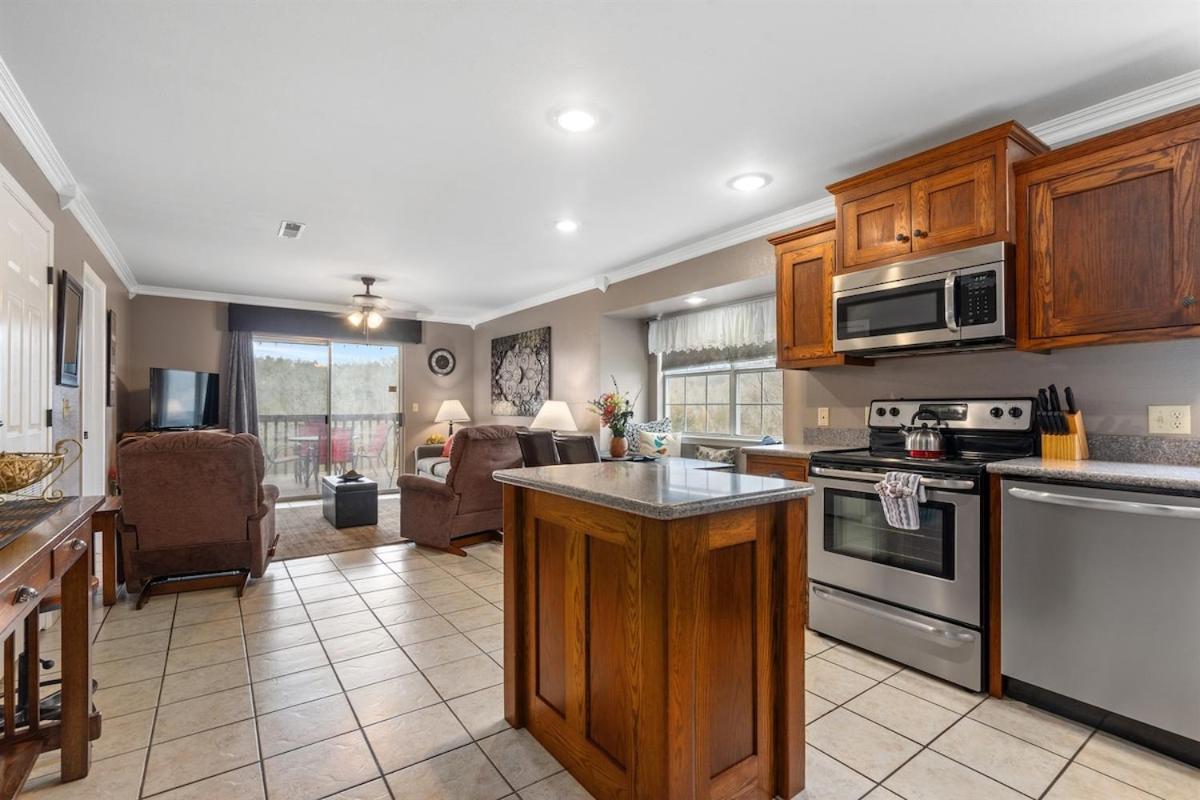 Apartment Spring Break Special! No Stairs, Lake, By Sdc, 12-4