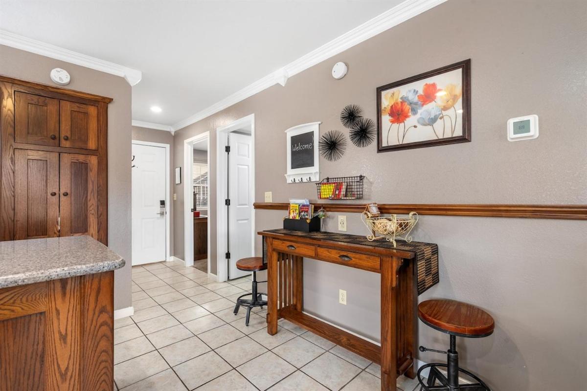 Spring Break Special! No Stairs, Lake, By Sdc, 12-4 Apartment