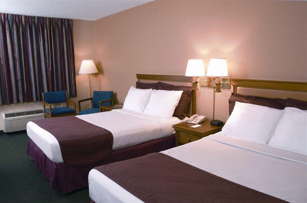 American Eagle & Motel 2*