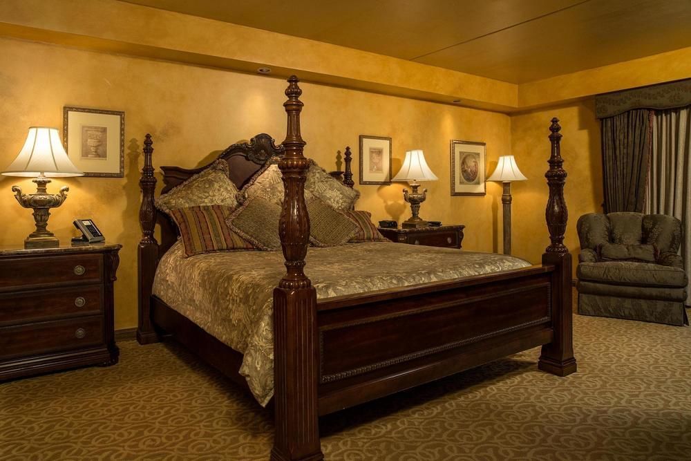 Chateau On The And Convention Center Resort 4*