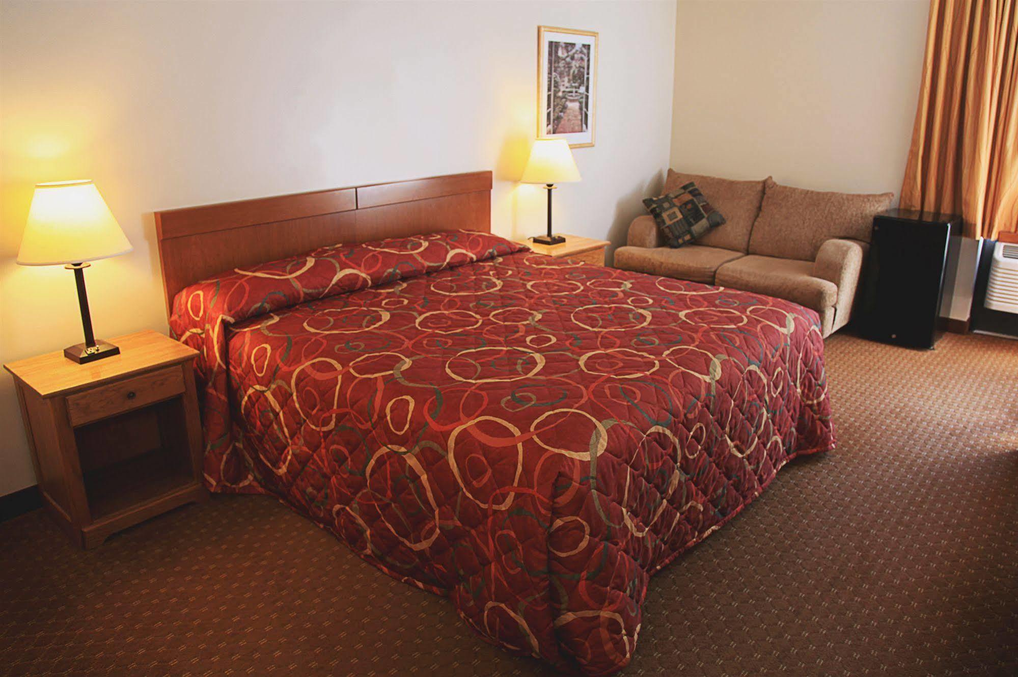 Super 8 By Wyndham By Andy Williams Theatre 2*