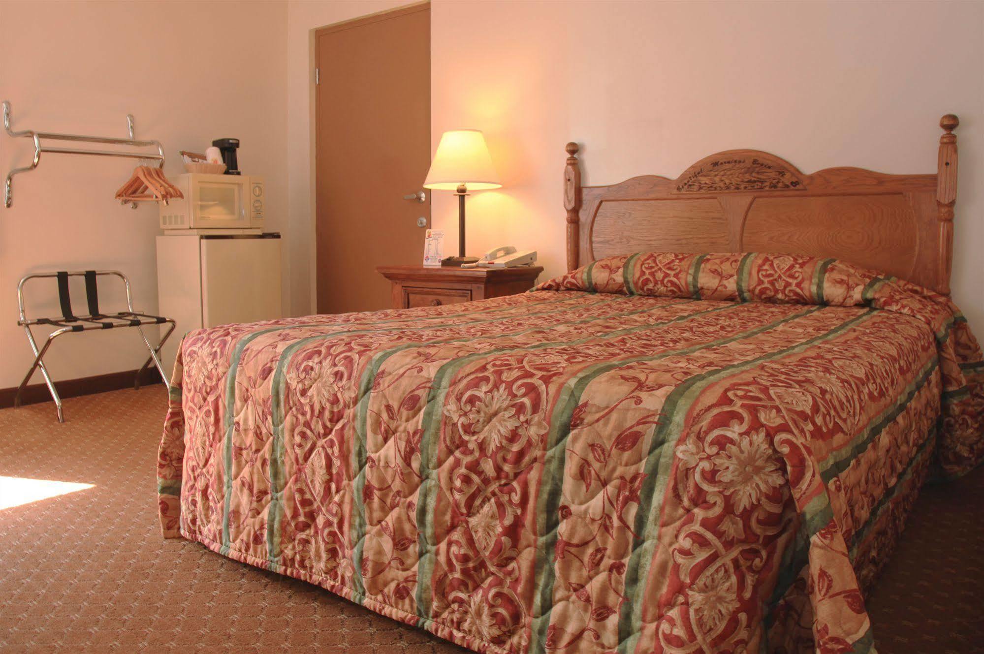 Super 8 By Wyndham By Andy Williams Theatre 2*