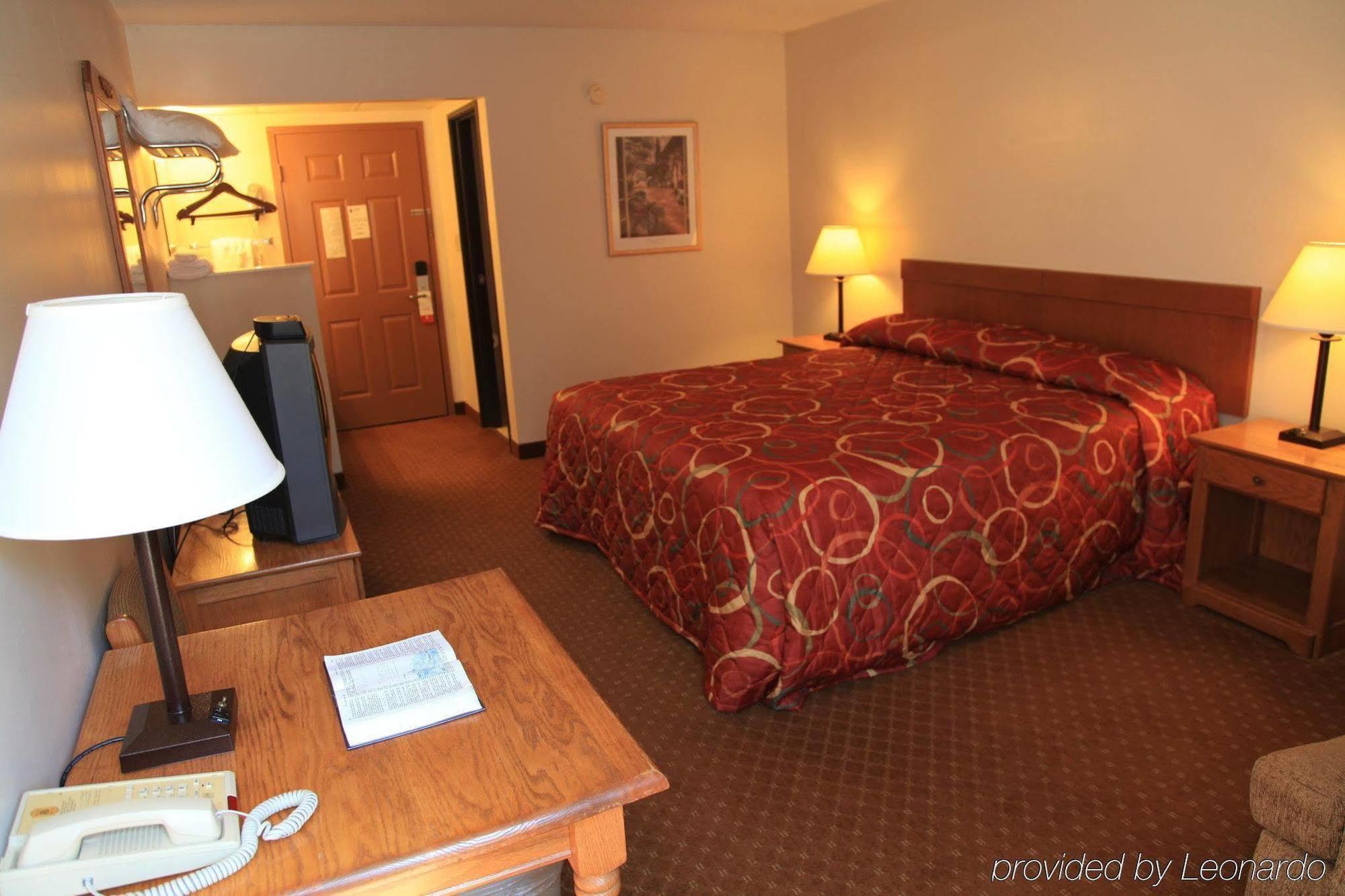 Super 8 By Wyndham By Andy Williams Theatre 2*
