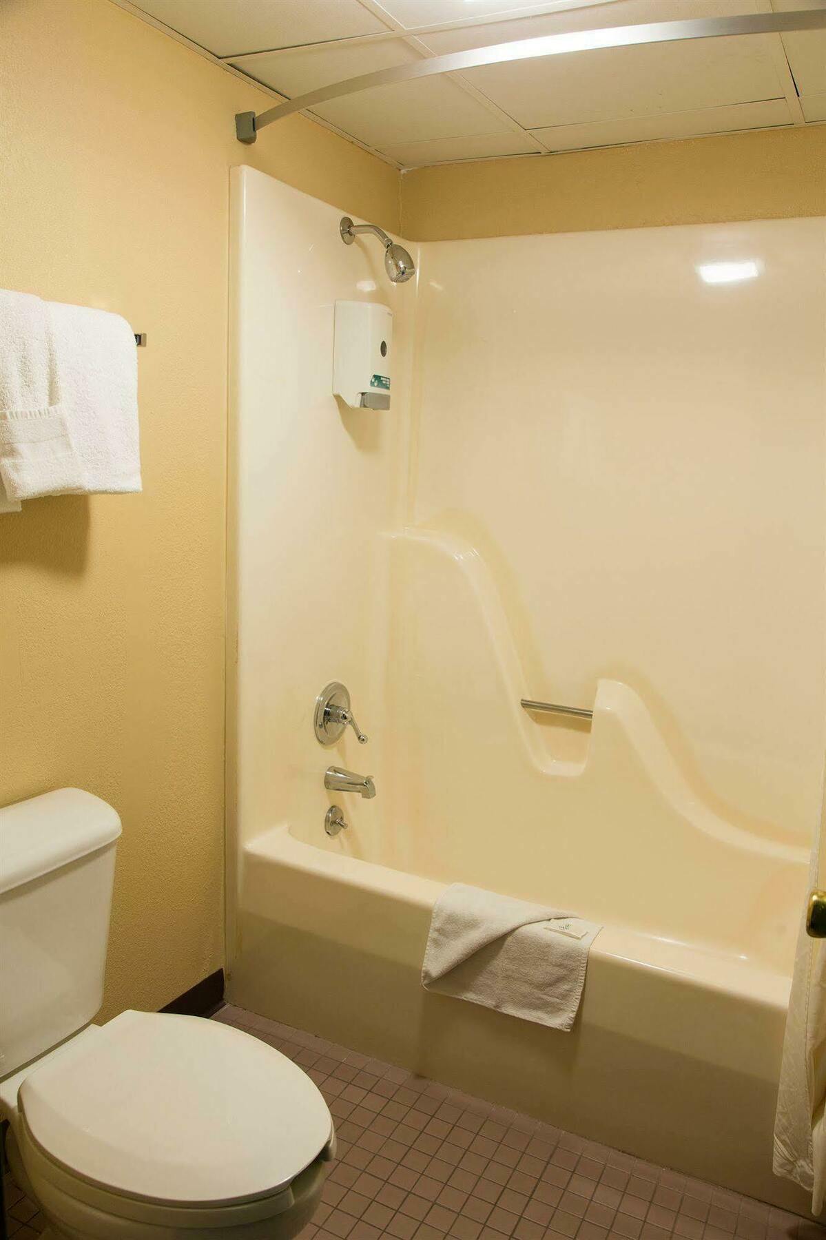 Hotel Angel Near Imax, A Travelodge By Wyndham 3*