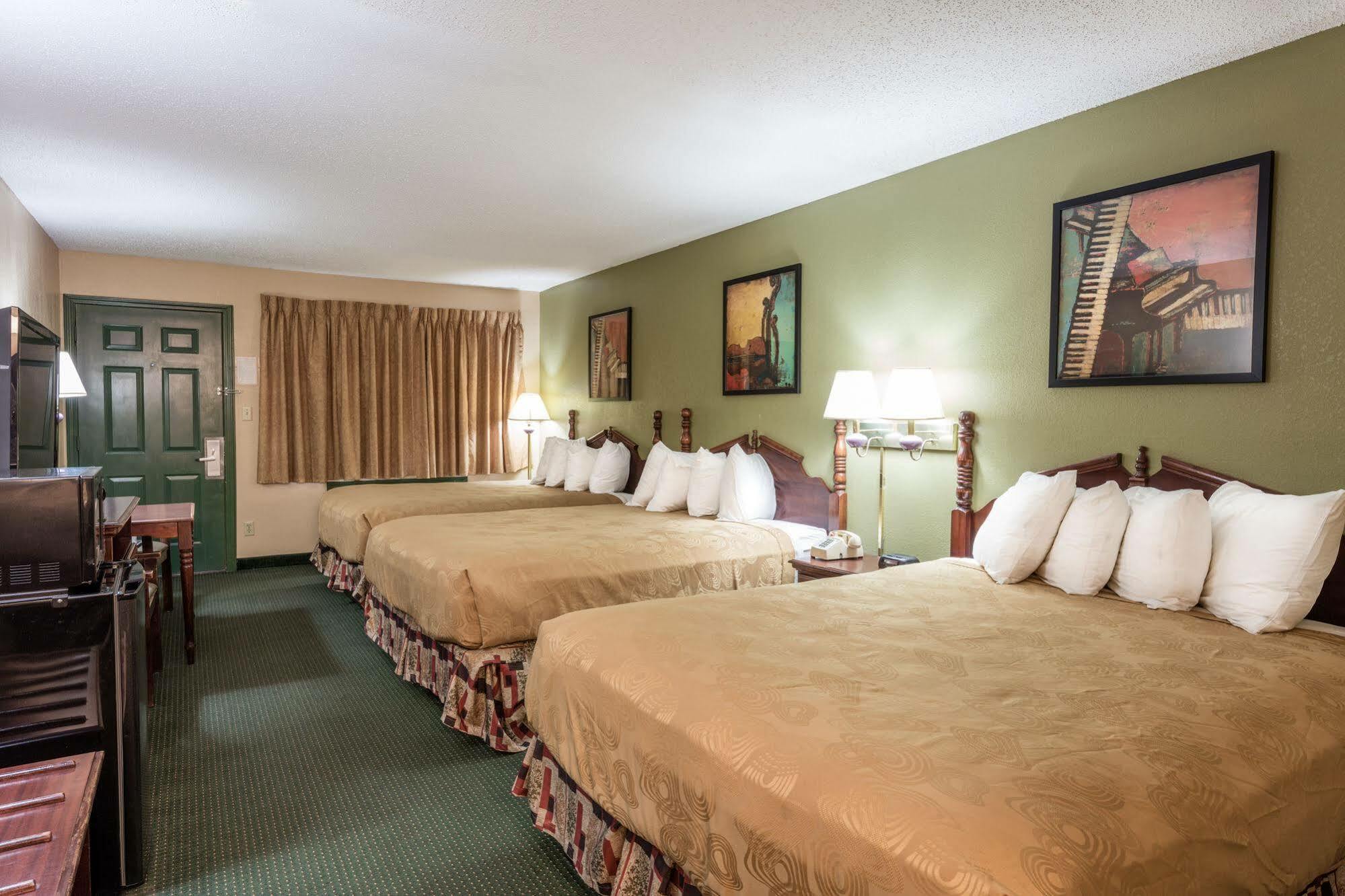 Hotel Angel Near Imax, A Travelodge By Wyndham 3*