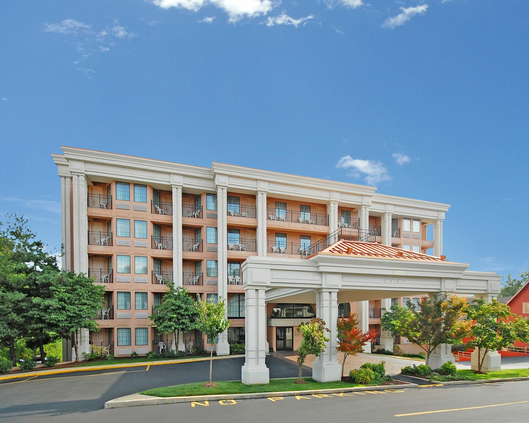 Clarion Hotel 3*
