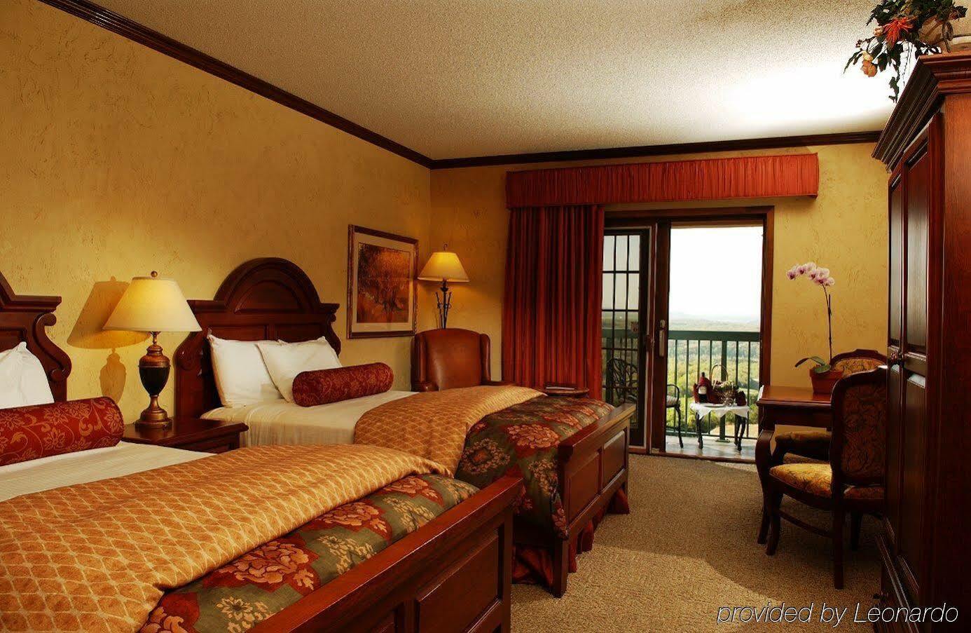 Chateau On The And Convention Center 4*