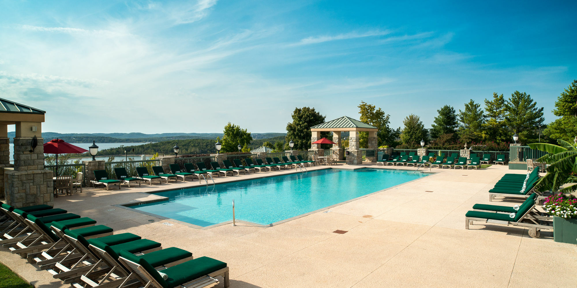 Chateau On The And Convention Center 4*