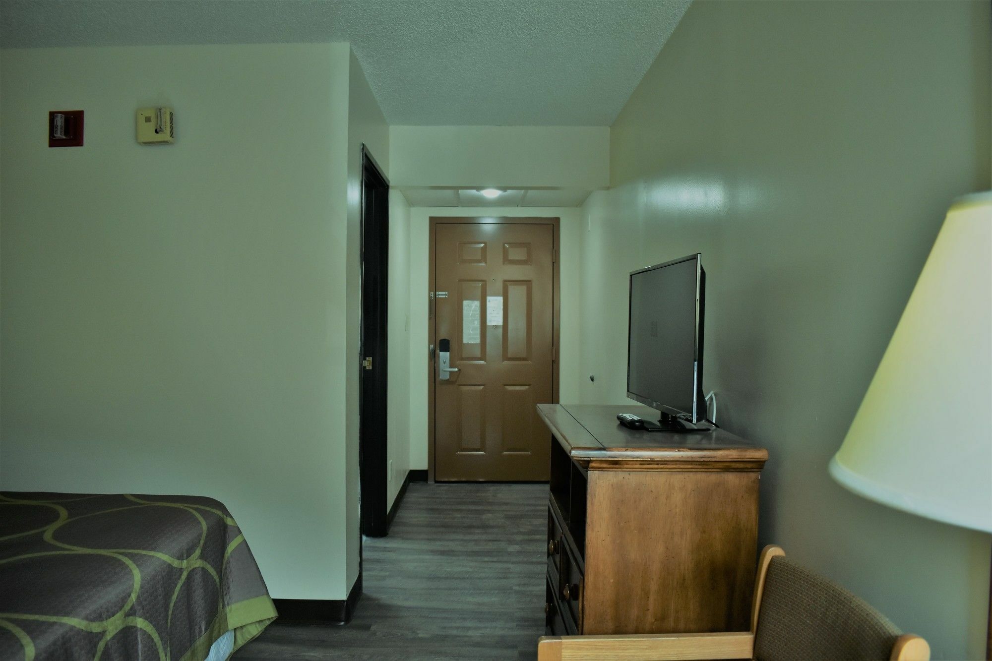 Super 8 By Wyndham By Andy Williams Theatre Hotel