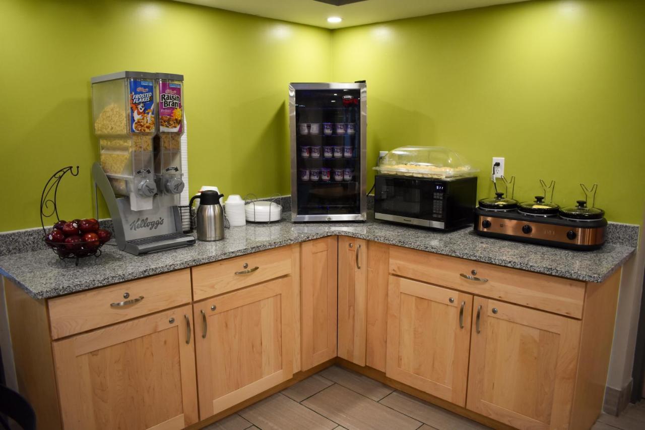 Super 8 By Wyndham By Andy Williams Theatre Hotel Branson