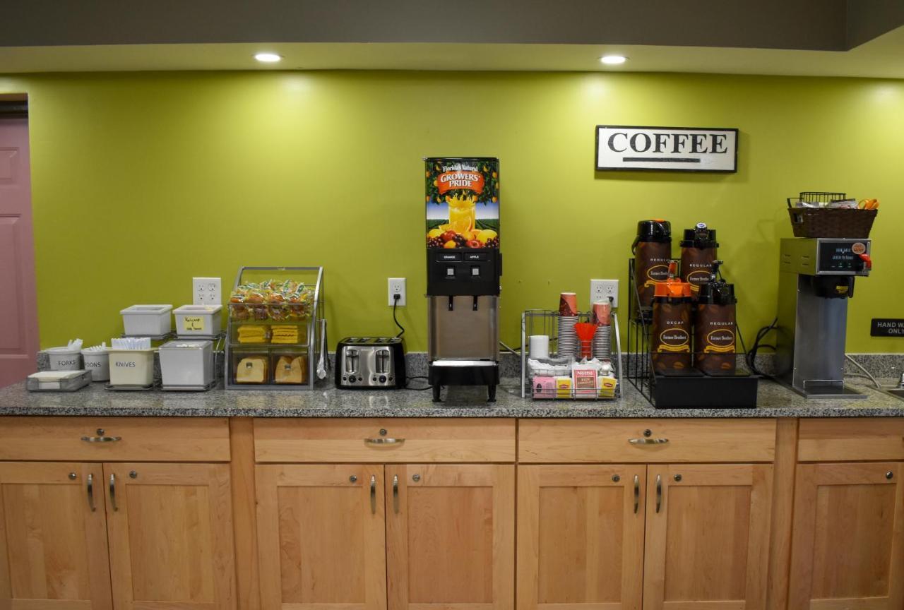 Super 8 By Wyndham By Andy Williams Theatre Hotel