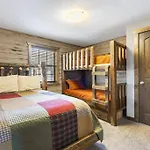 Lake Front Cabin On Indian Point