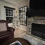 Lakeshore Getaway