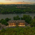Lakeshore Getaway