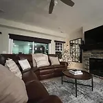Lakeshore Getaway