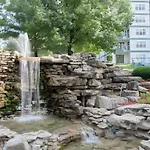 Surrey\'S Carriage Place Resort