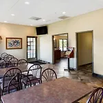 Econo Lodge Inn & Suites Branson Shepherd Of The Hills Expy
