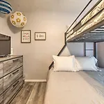 Cozy Condo With Pool Access In The Heart Of Branson!