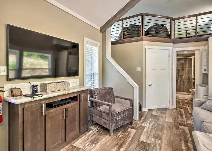 Branson Tiny Home On 52 Acres With Private Lake!
