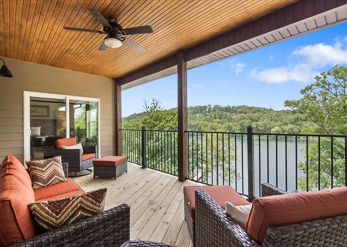Lakeshore Getaway