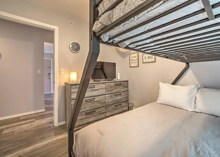Cozy Condo With Pool Access In The Heart Of Branson!
