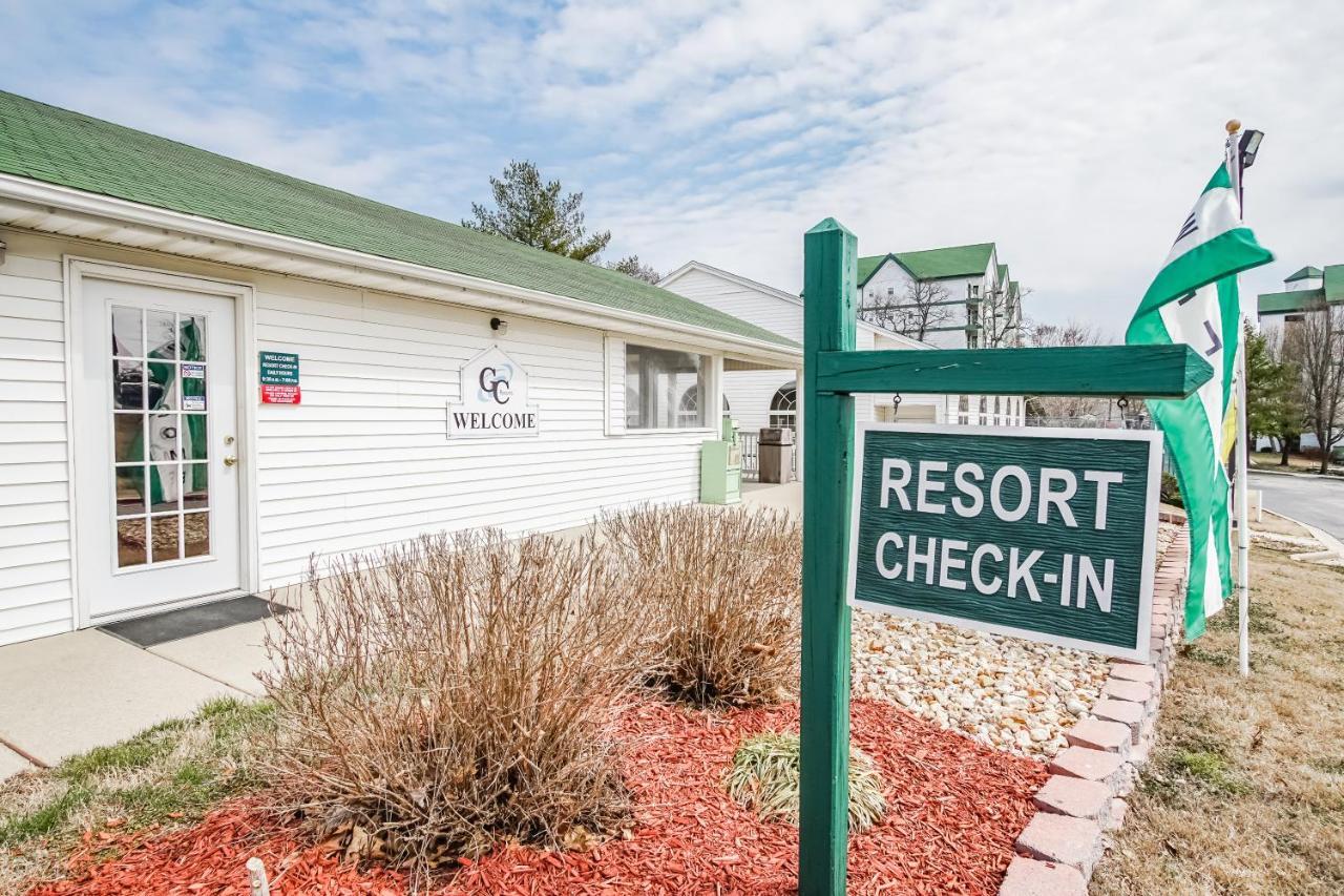 Surrey's Carriage Place Resort 3*