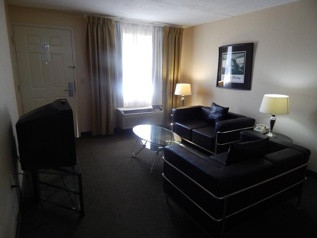 Ramada And Branson