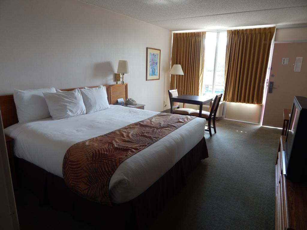 Ramada And 2* Branson