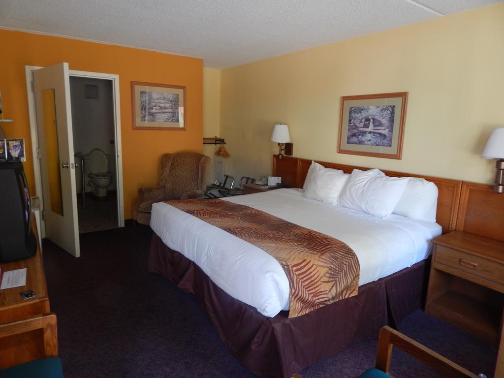 Ramada And Hotel 2*