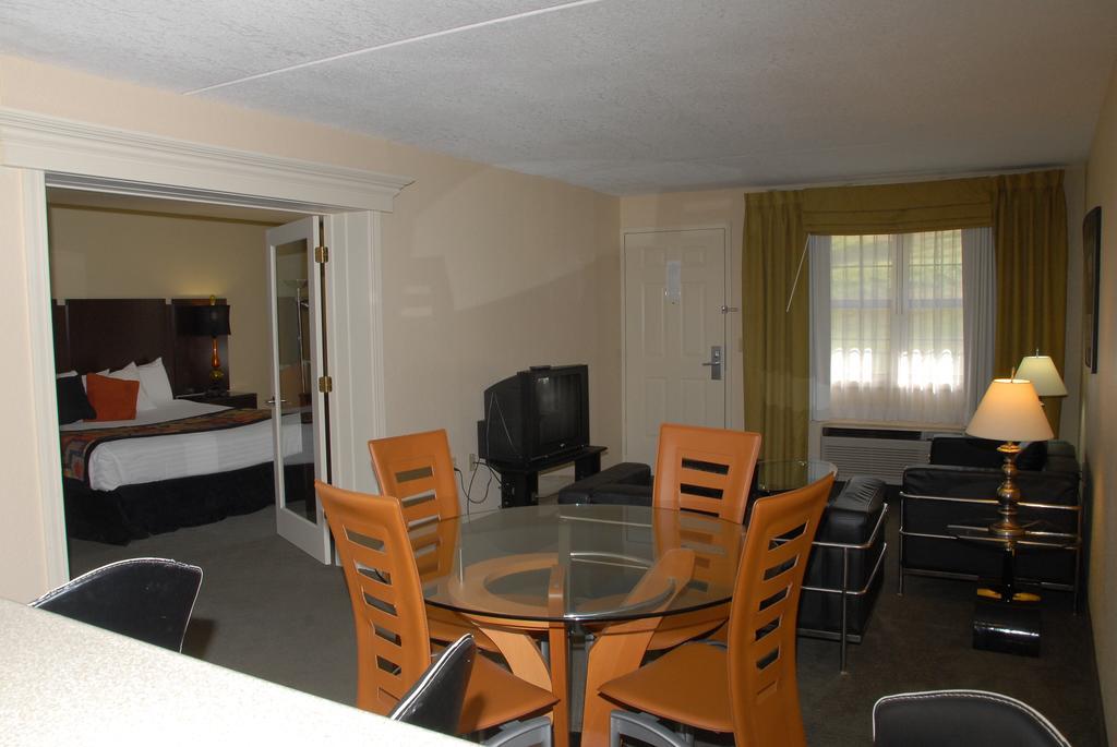Hotel Ramada And