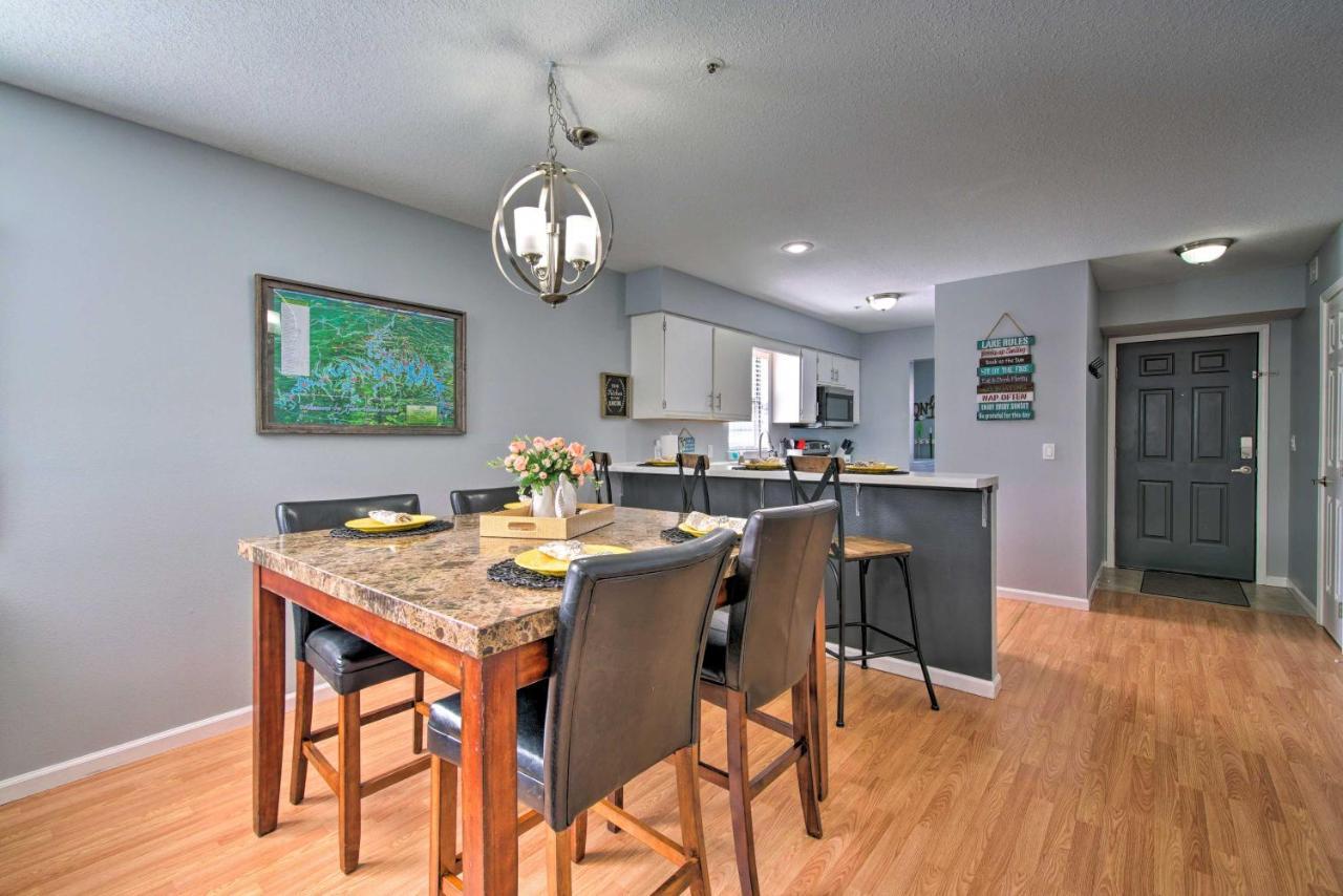 Apartment Updated With Pools And Golf Course! *