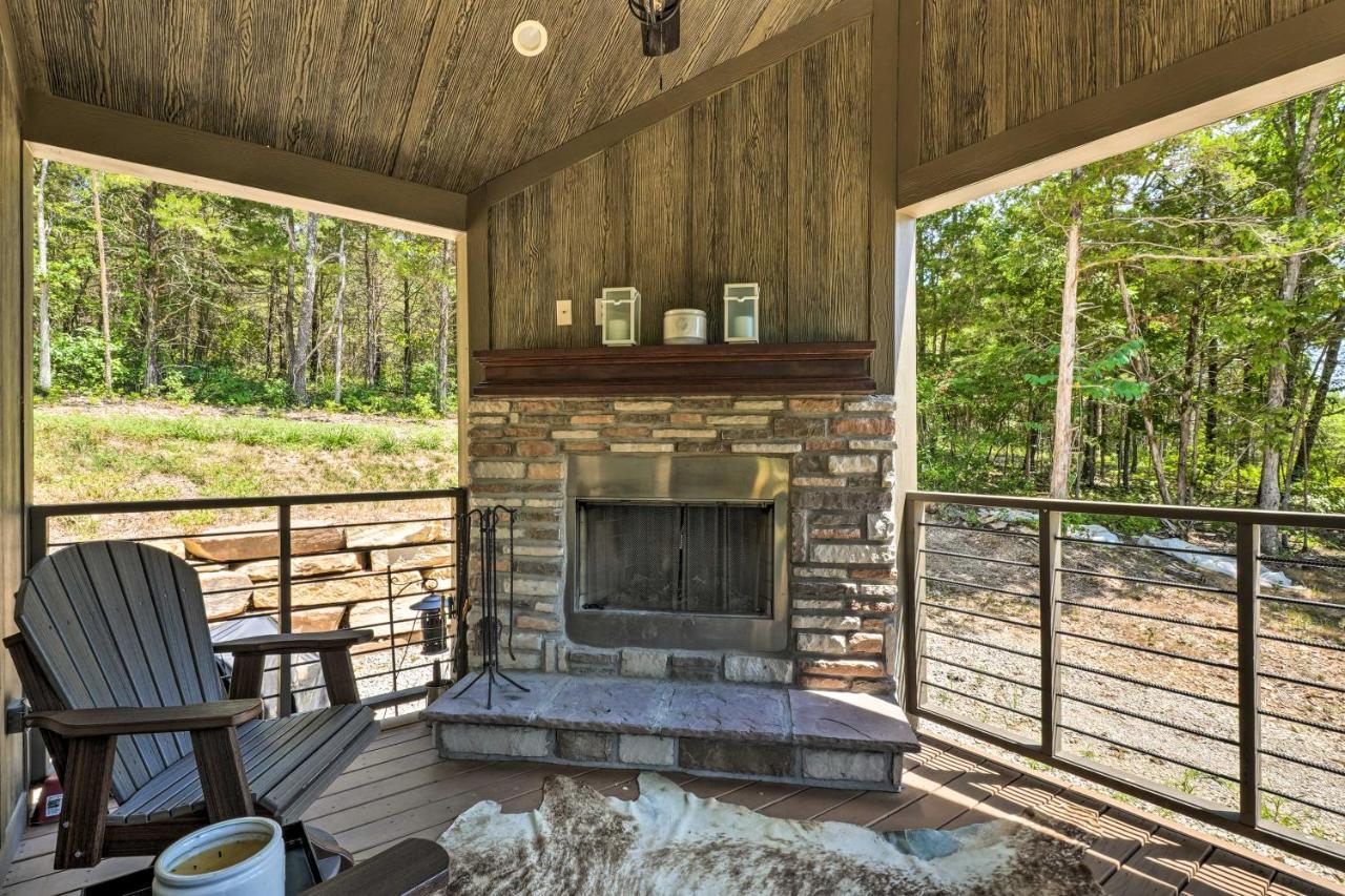 Holiday home Tiny On 52 Acres With Private Lake!