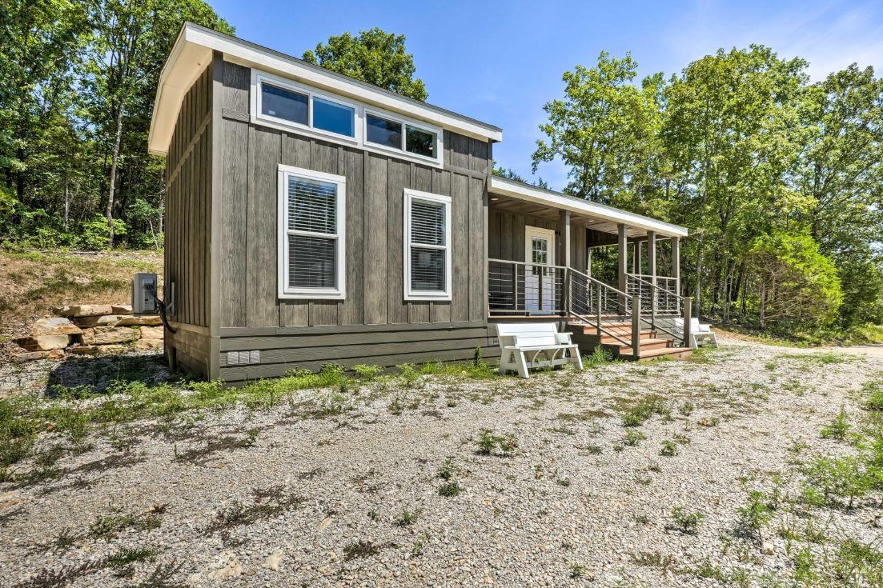 Holiday home Tiny On 52 Acres With Private Lake!