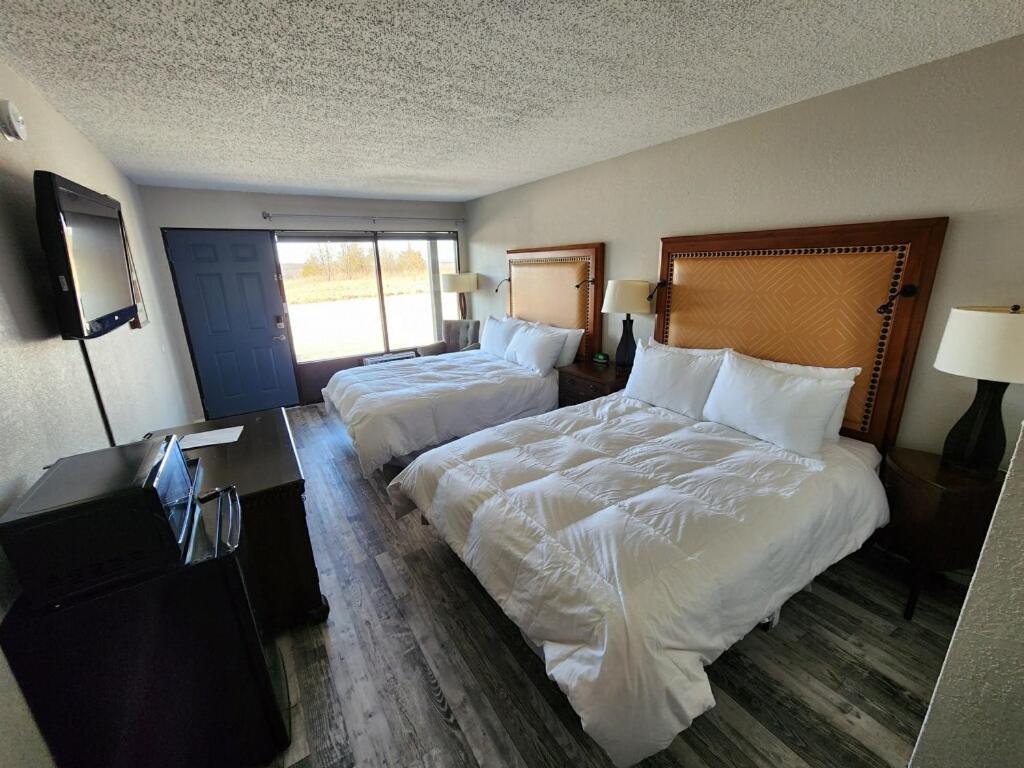 Ozarks Hotel