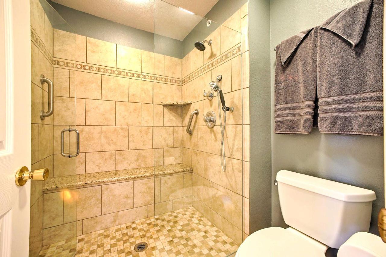 Walk-in Amenities, 3 Mi To Landing! Apartment