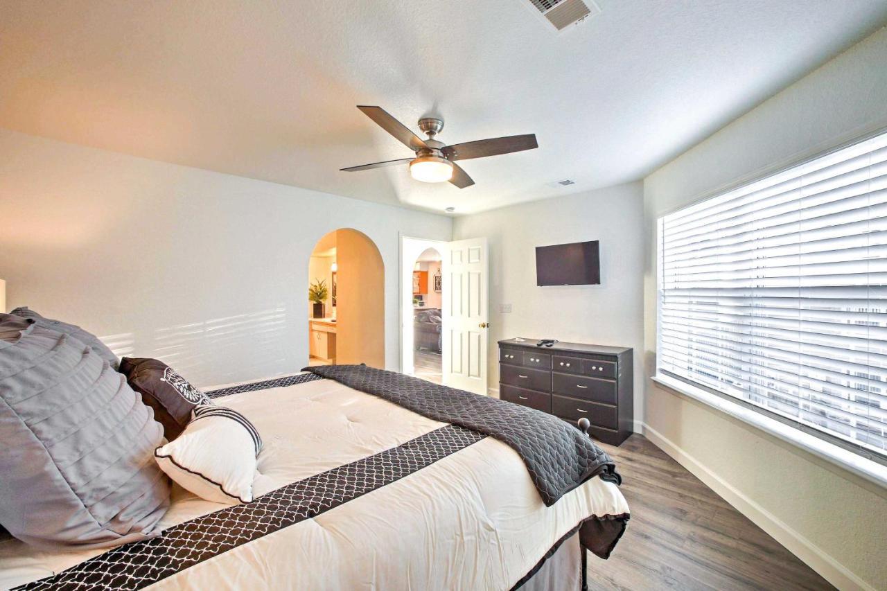 Walk-in Amenities, 3 Mi To Landing! Apartment Branson
