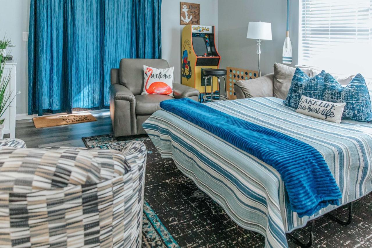 Updated With Pools And Golf Course! Apartment
