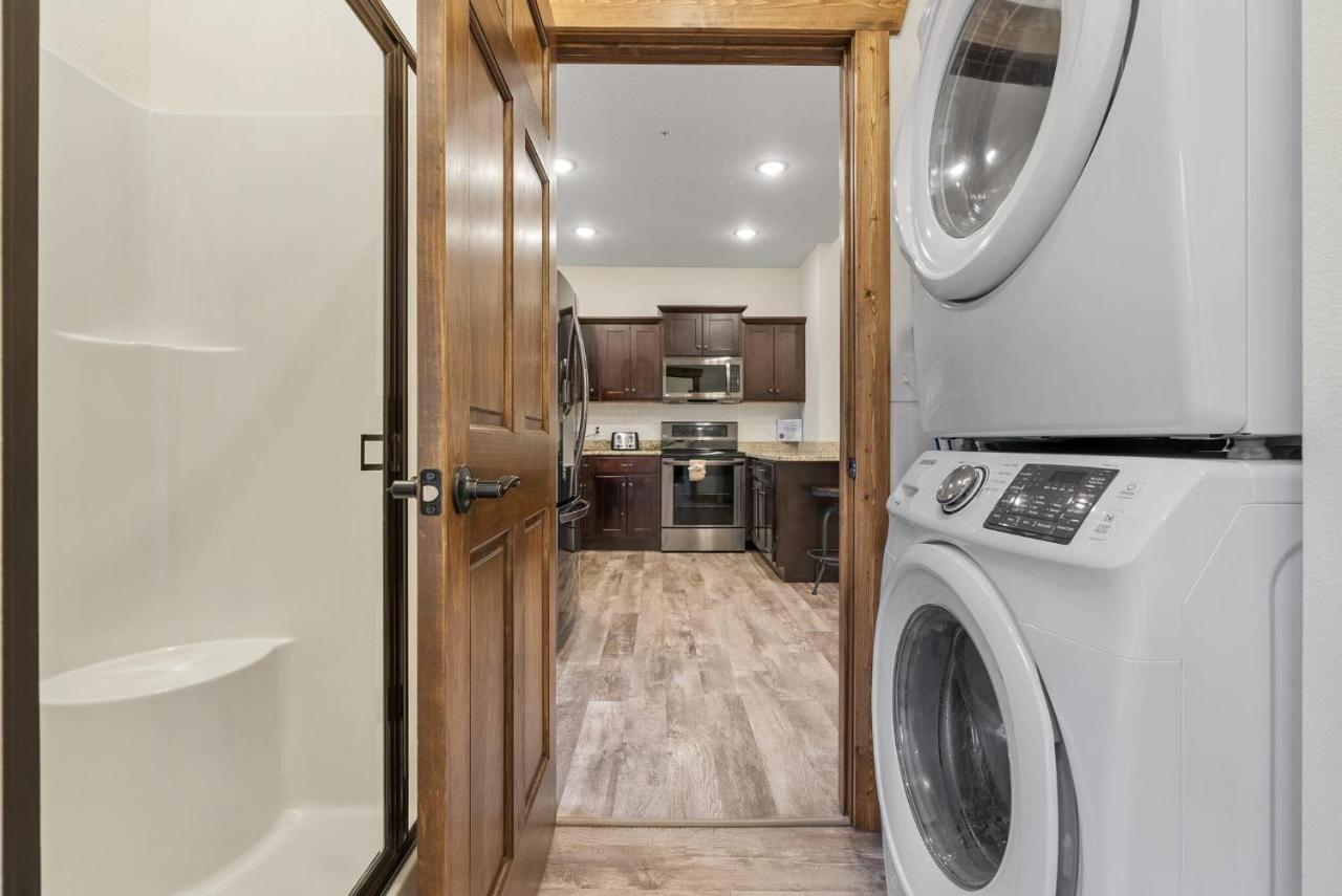 3bd Walk-in Near Silver Dollar - Game - Pool - Free Tickets Included - Rr-93b Holiday home *