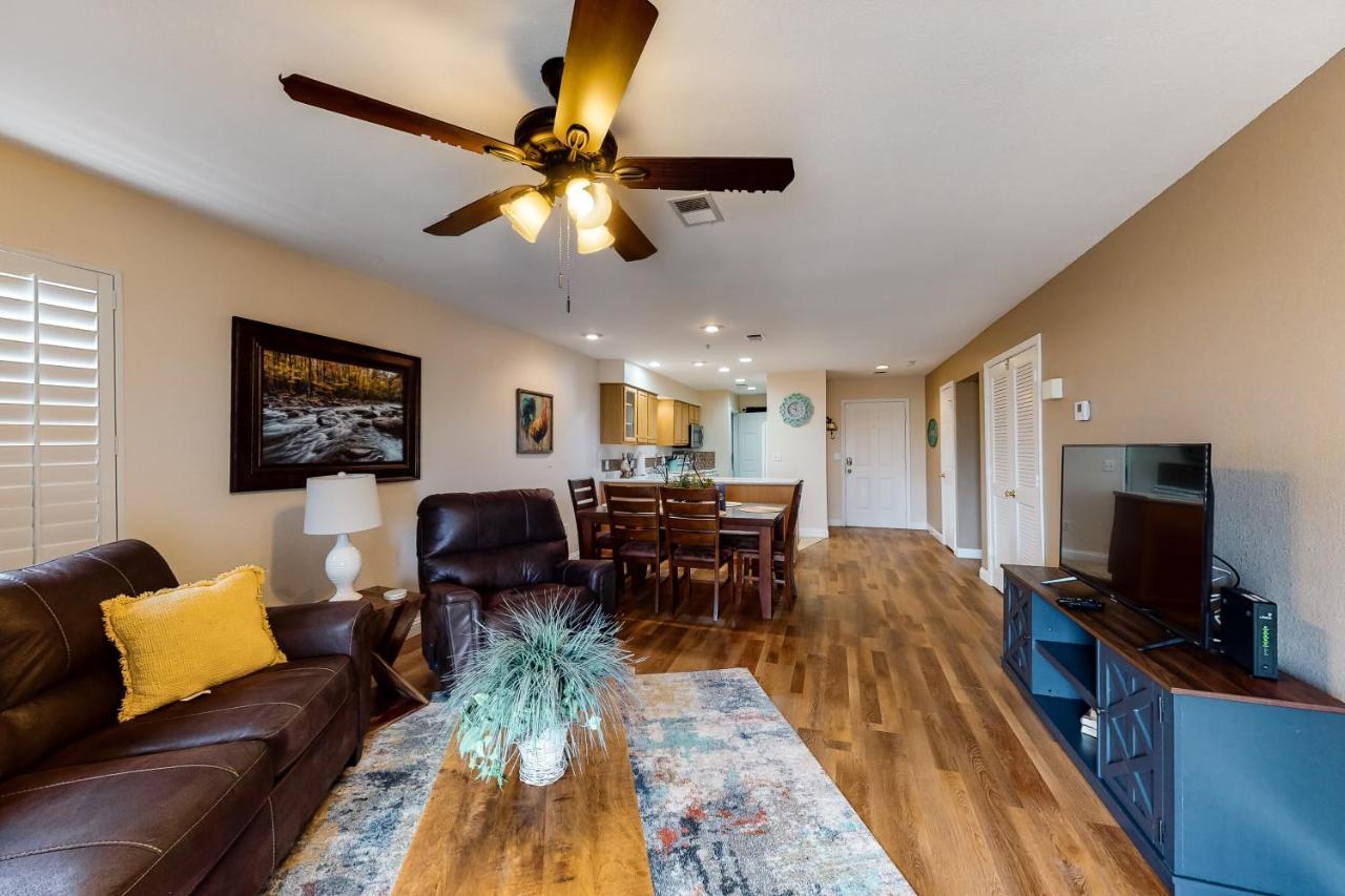 Golf-front At Hills Apartment