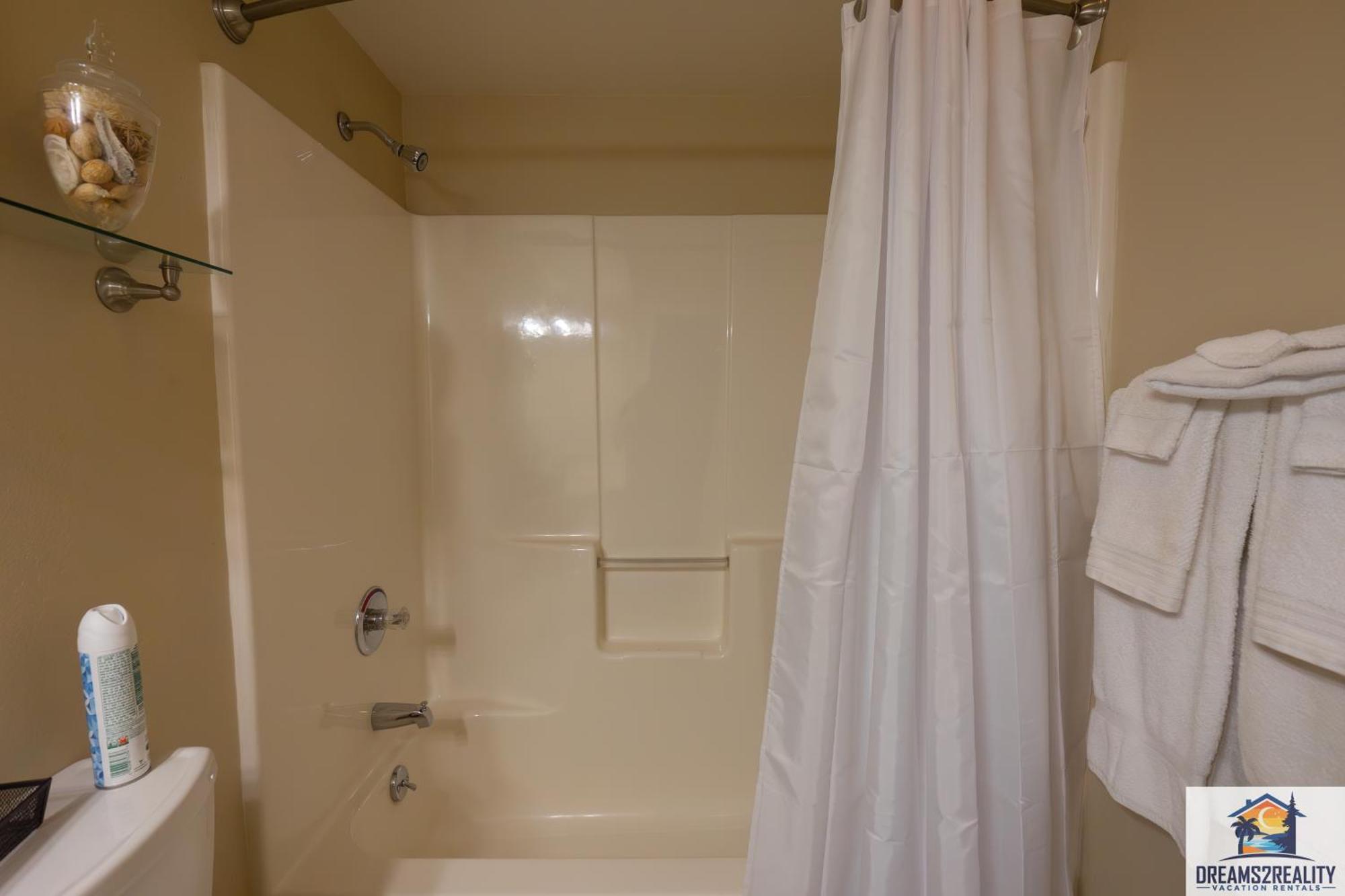 2br - 2 Pools - Close To The Strip - Free Tickets Included - Fha-27