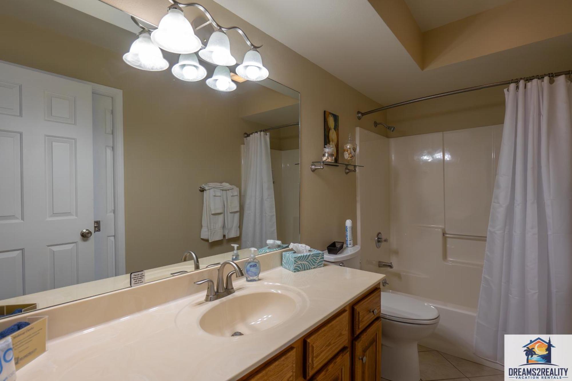 2br - 2 Pools - Close To The Strip - Free Tickets Included - Fha-27 Holiday home *