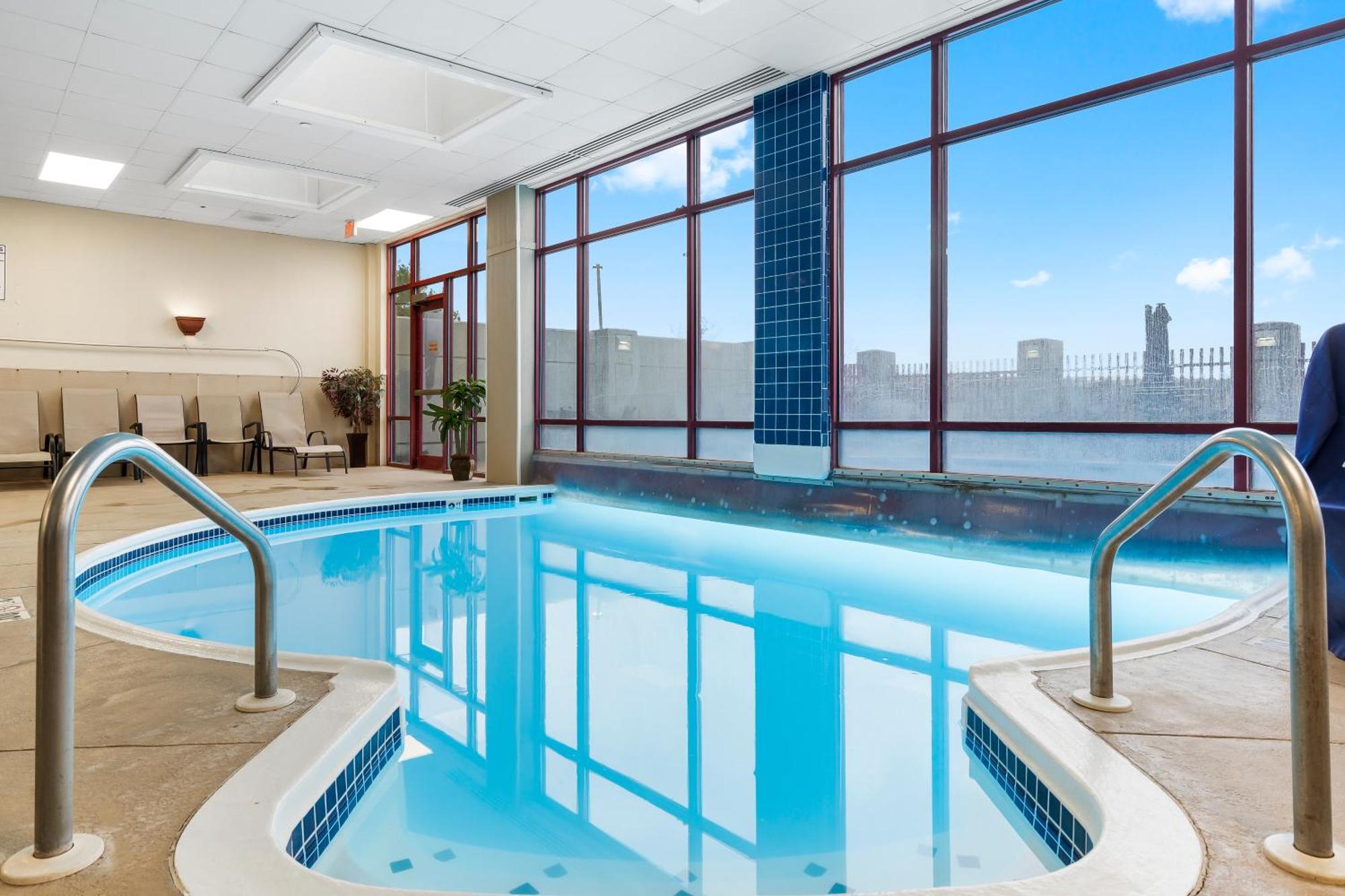 Thousand Hills Hotel 4*