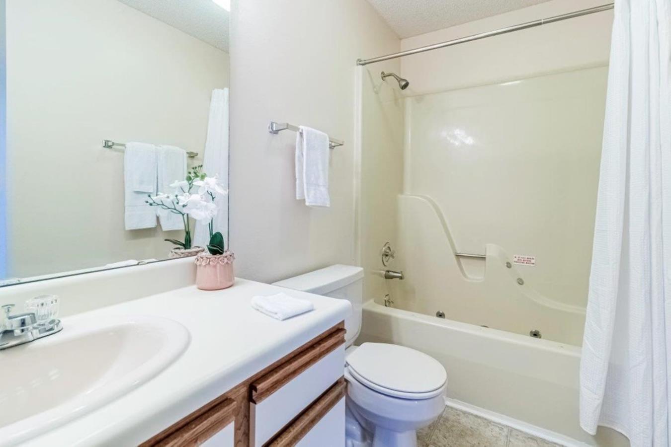 At Pointe Royale With Indoor Pool And Hot Tub Walking Distance To Clubhouse *