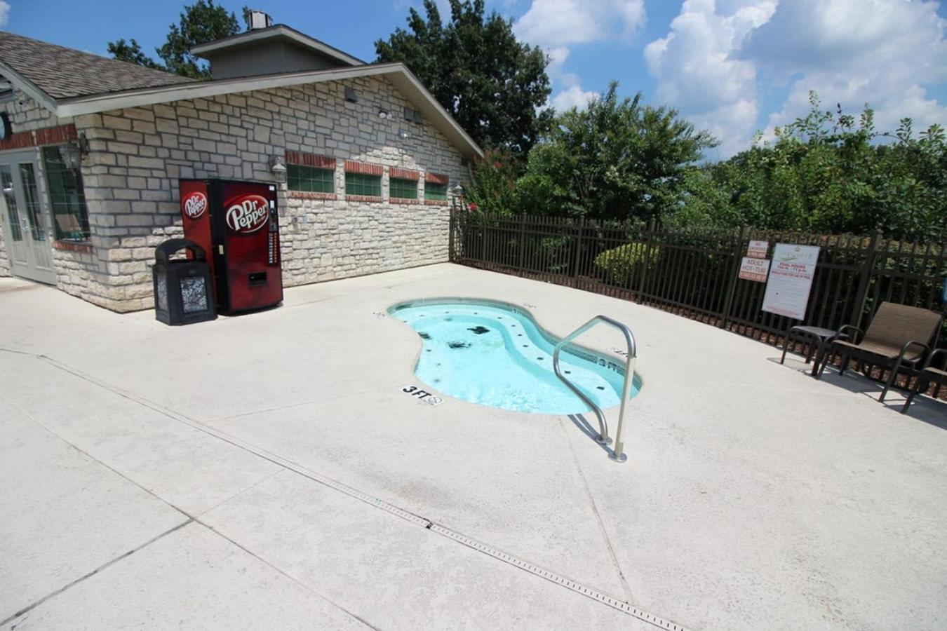 At Pointe Royale With Indoor Pool And Hot Tub Walking Distance To Clubhouse