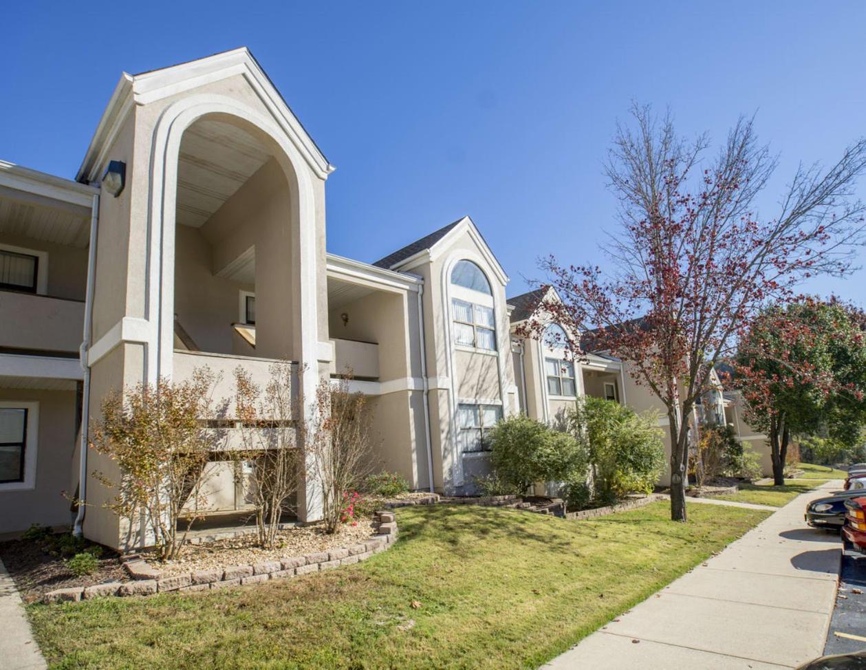 Apartment At Pointe Royale With Indoor Pool And Hot Tub Walking Distance To Clubhouse *