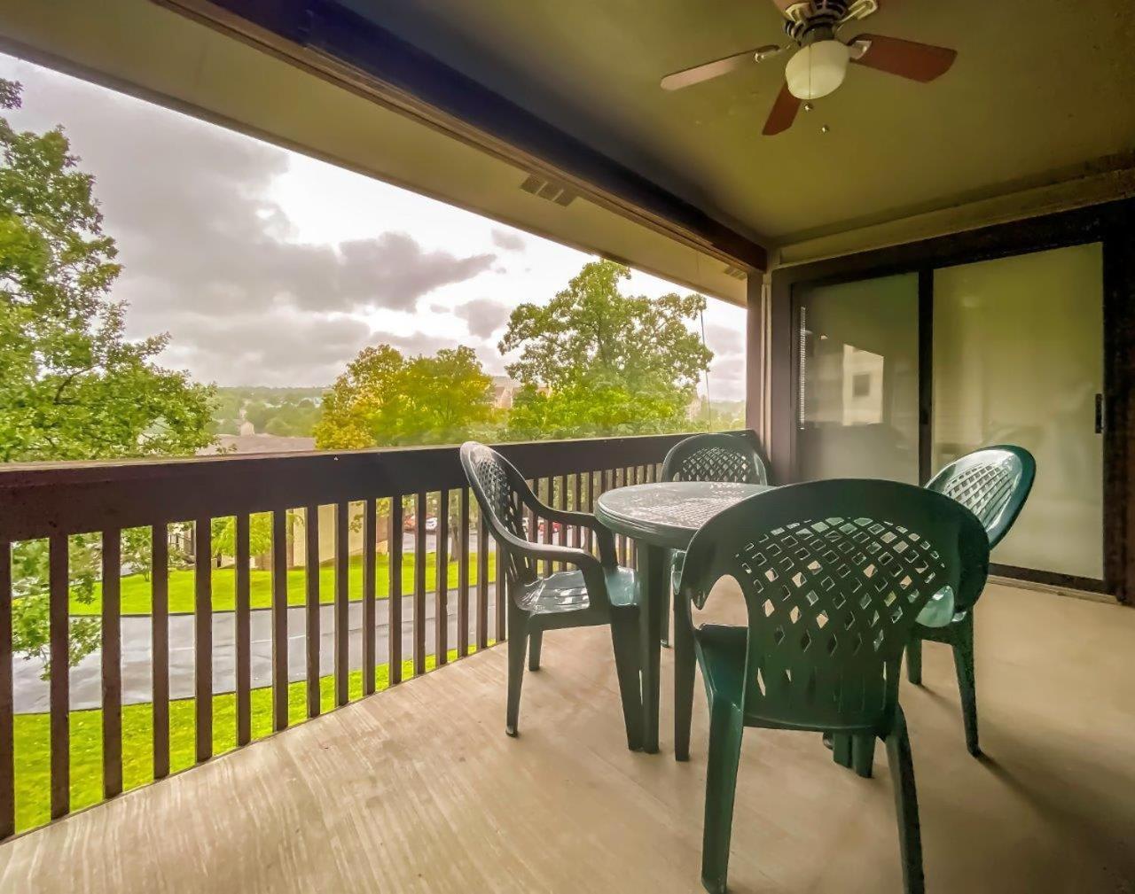 At Pointe Royale With Indoor Pool And Hot Tub Walking Distance To Clubhouse Apartment Branson