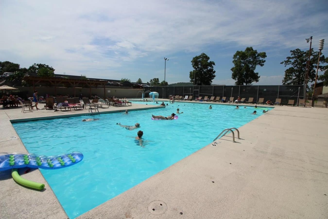At Pointe Royale With Indoor Pool And Hot Tub Walking Distance To Clubhouse Apartment *