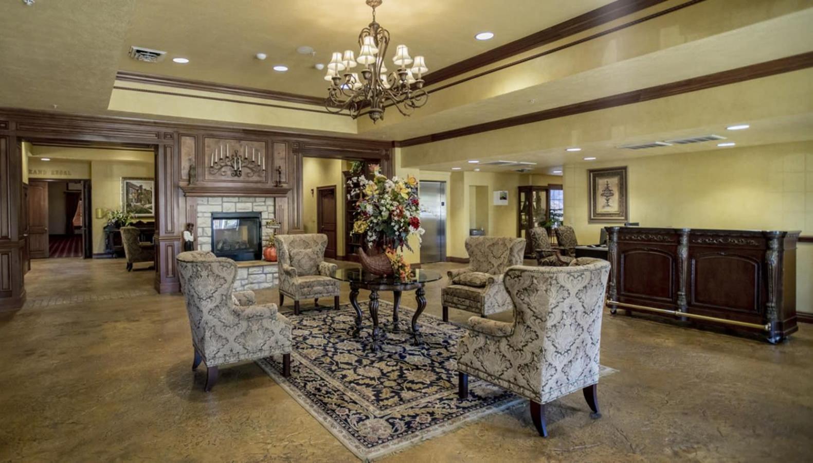 At Pointe Royale With Indoor Pool And Hot Tub Walking Distance To Clubhouse *