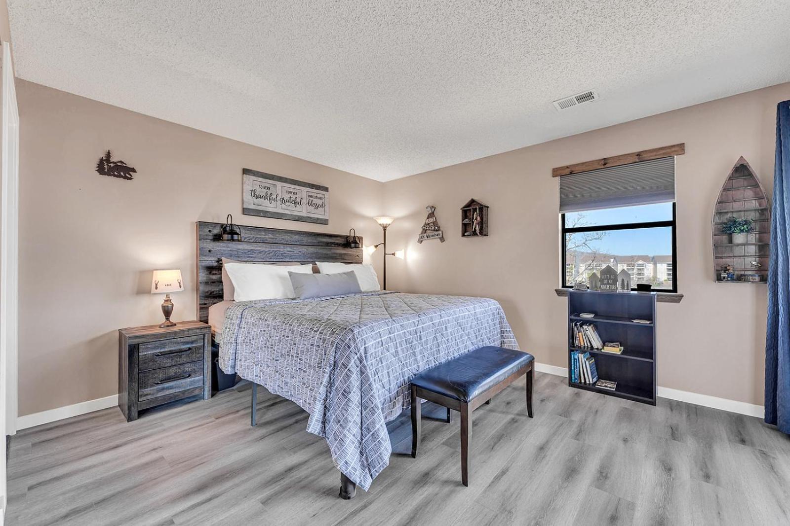 Pointe Royale Condo-table Rock Lake-free Golf Apartment *