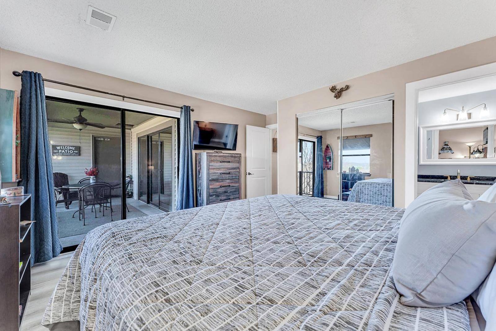 Pointe Royale Condo-table Rock Lake-free Golf Apartment